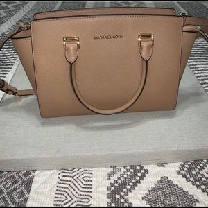 Michael Kors Selma Medium Bag Tan